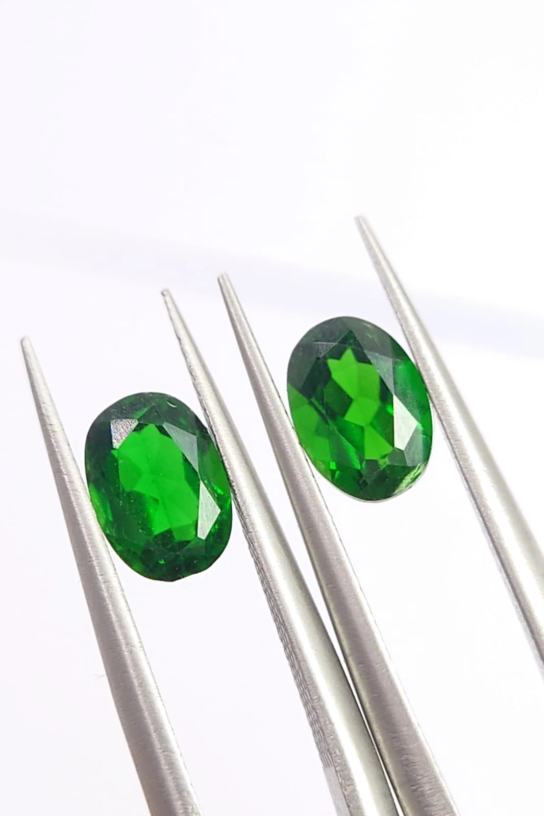 1.8ct Natural Chrome Diopside Oval Cut Loose Gemstone From Pakistan — view 6